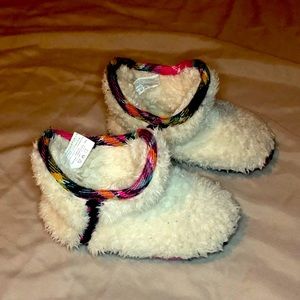 Girls Sz 11-12 Dearfoams Fuzzy Slippers GUC